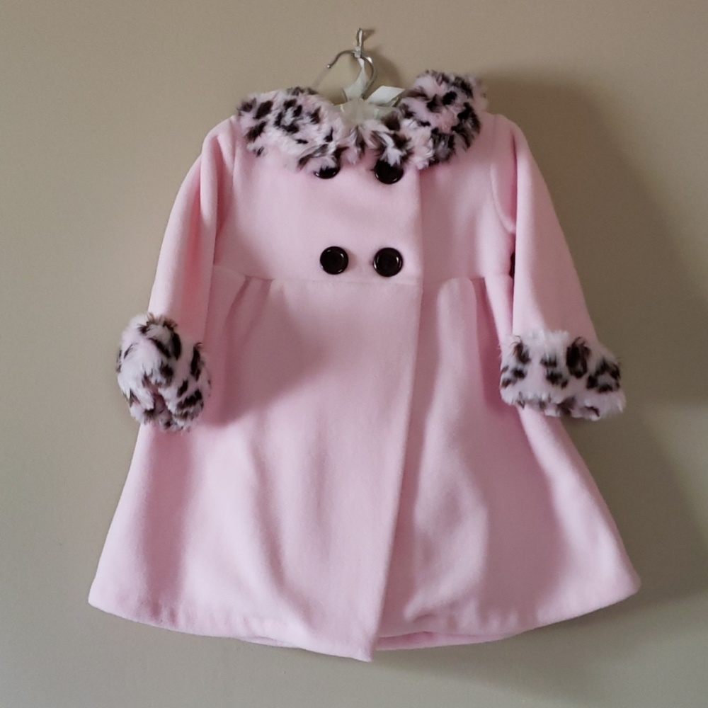 SOLD ⭐HP!⭐ Plushy Faux Fur Soft Pink Coat/Hat - Picture 3 of 8